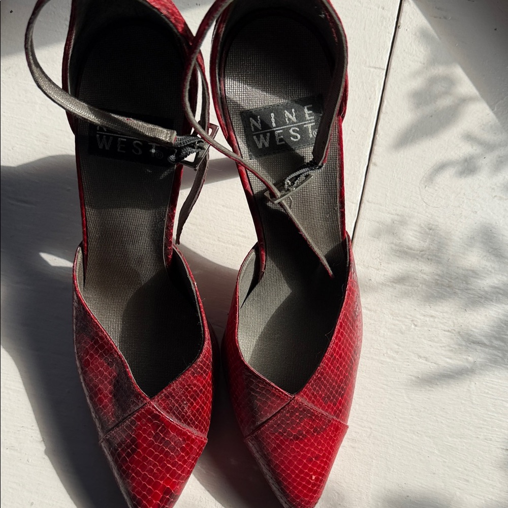 Vintage Nine West red leather alligator heels size 7 Made in Spain